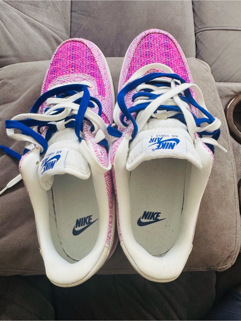 Nike Mens Pink Knit Low-Top Sneakers with Blue Laces